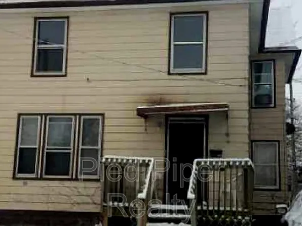 253 1/2 W Pleasant St, Freeport, IL 61032