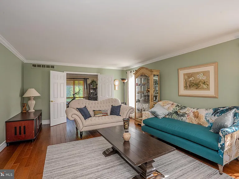 61 Amherst Way — Photo 13