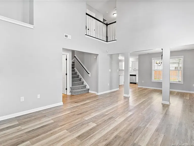 118 Newport Ct — Photo 6