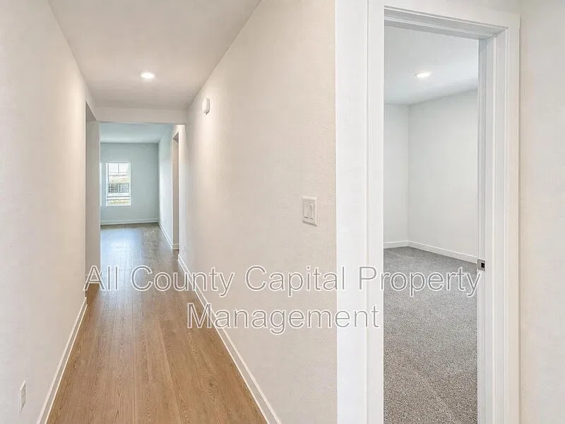 4 bed, 2.0 bath, 1662 sqft, $2,100 — Photo 4