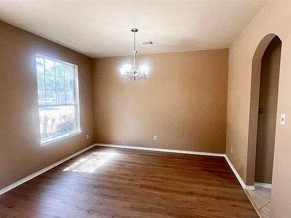 5th image of 7218 Chasegrove Ln