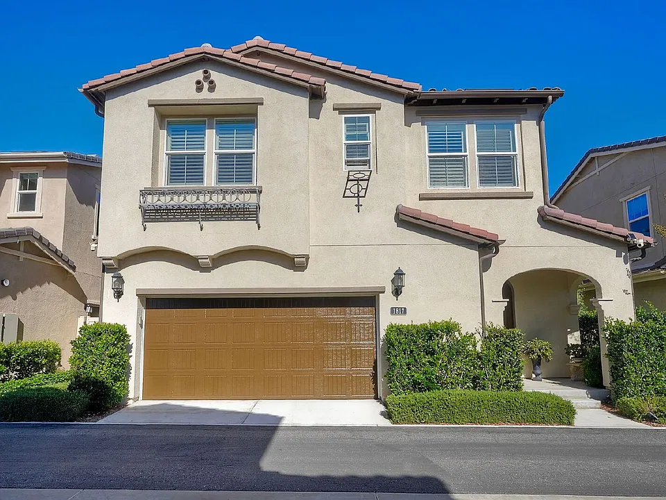 1817 Artemisia Ct