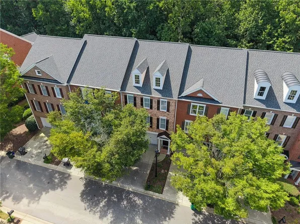 4305 Village Green Dr, Roswell, GA 30075
