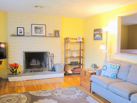 Hardwoods & fireplace