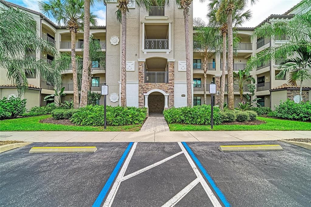 16706 VARDON TERRACE #207 — Lakewood National Golf Club