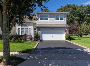 188 Windwatch Dr, Hauppauge, NY 11788