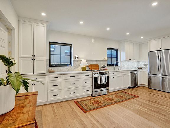 2nd image of 807 SW 18th St