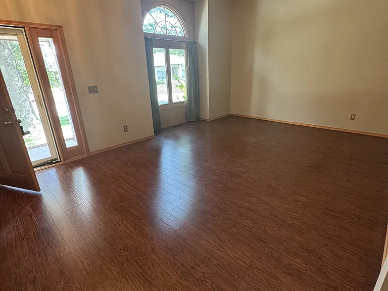 2126 E Country View Dr — Photo 5