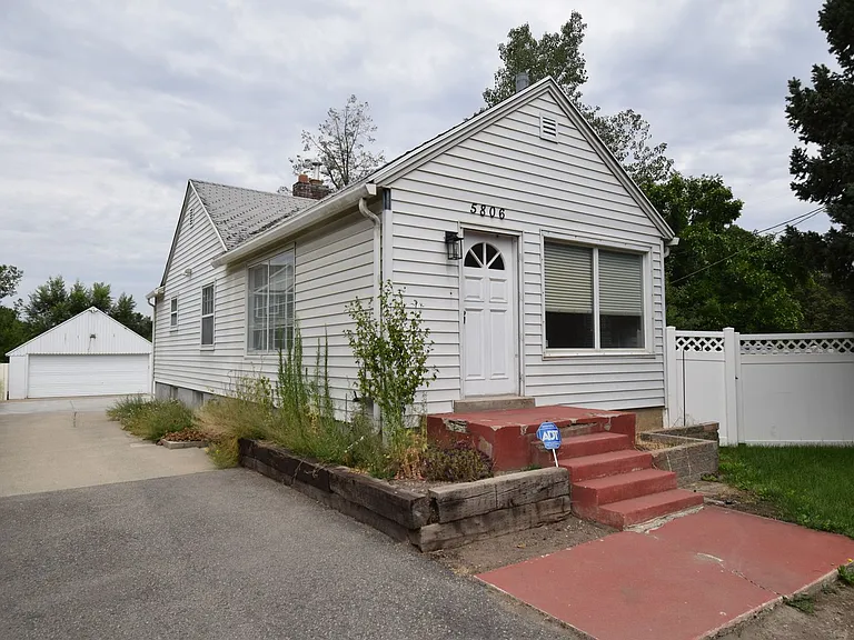 5806 S Highland Dr — Photo 2