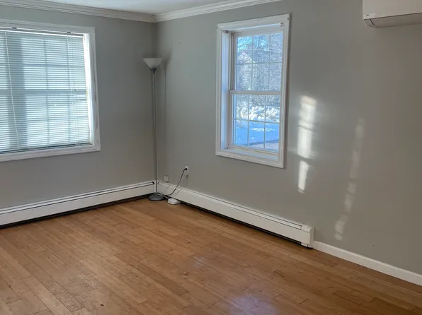 4 New St, Enfield, CT 06082