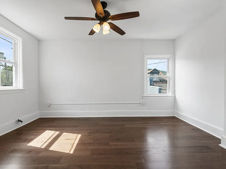 2306 E Carson St — Photo 5