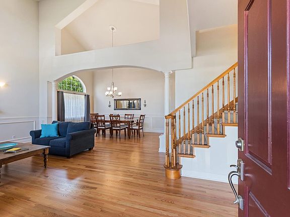 4th image of 623 Highland Ave