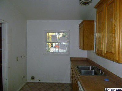 5th image of 15019 Oswald St