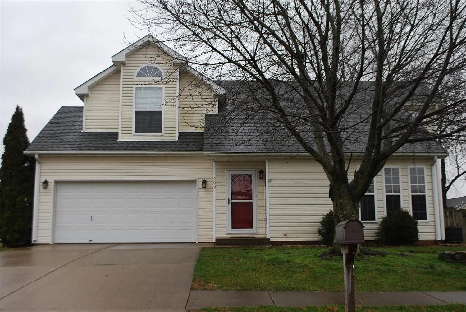 200 Sturbridge Dr photo 1
