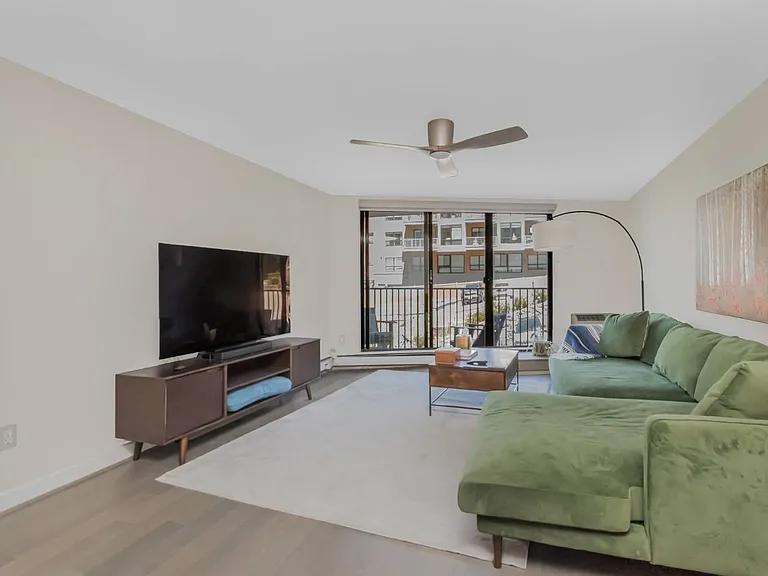1155 Warburton Ave #1D — Photo 2