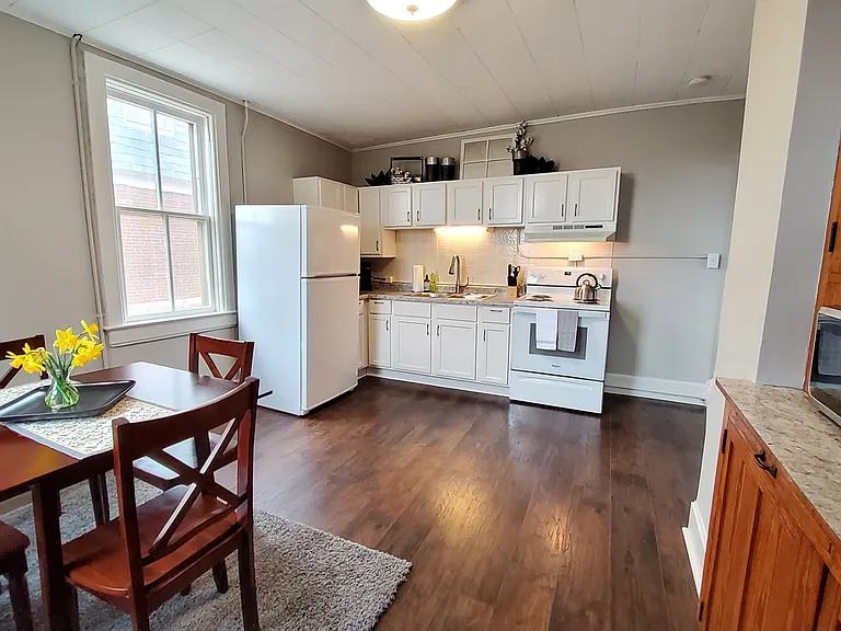 226 N State St #3 — Photo 5