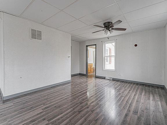 3rd image of 320 W Mulberry St