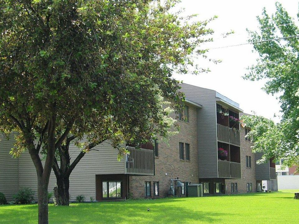 1st image of 921 32nd Ave S APT 24