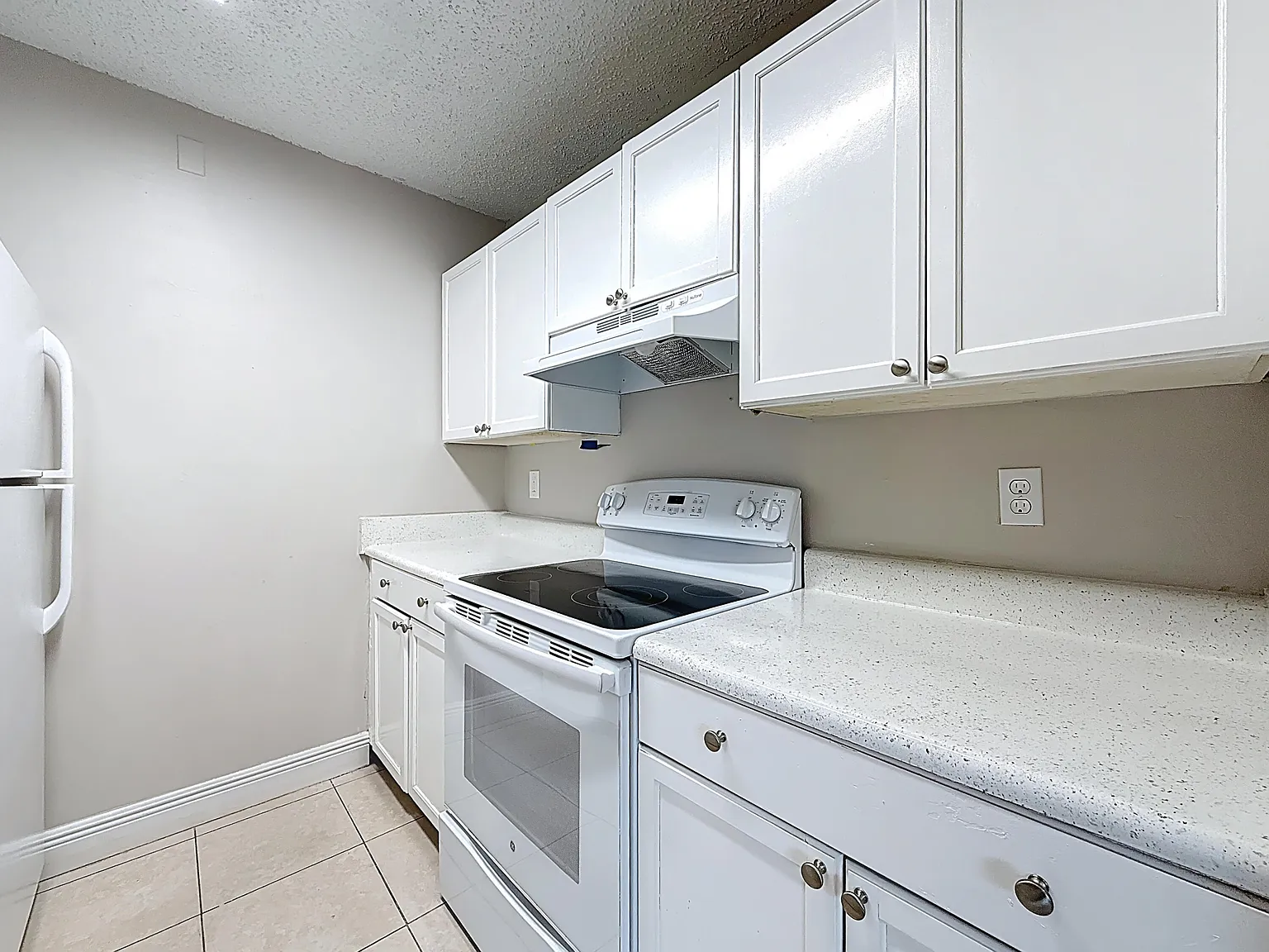 2 bed, 2.0 bath, 921 sqft, $1,950 — Photo 3