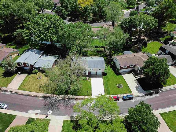 3rd image of 5230 N Woodview Ave