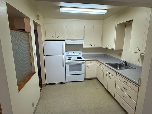 5th image of 411 Stannage Ave APT 10