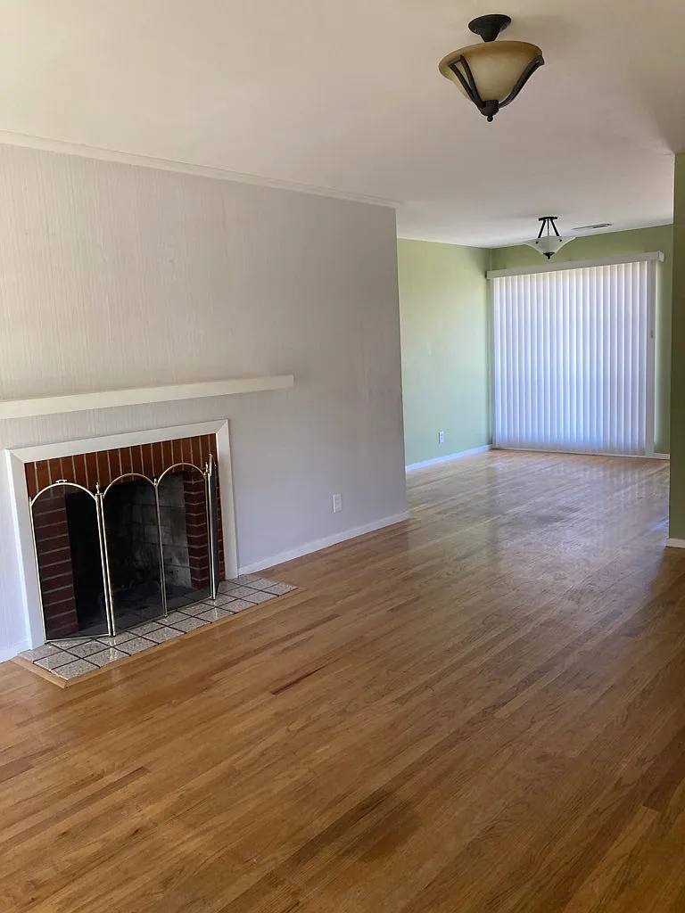 3 bed, 1075 sqft, $4,200 — Photo 3