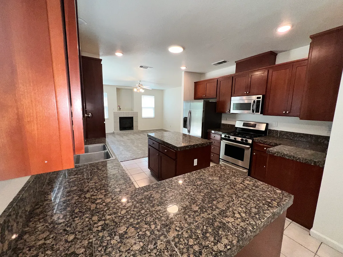 Building Photo - 948 Countrywood Cir