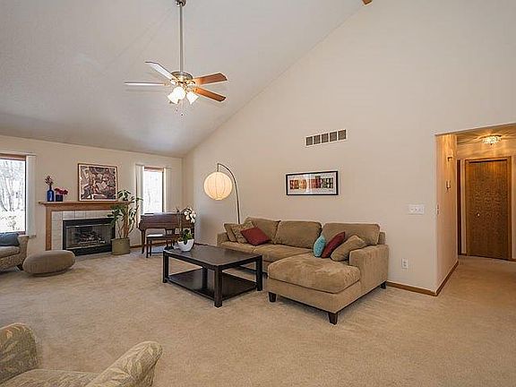 3rd image of 2300 Hawthorne Way