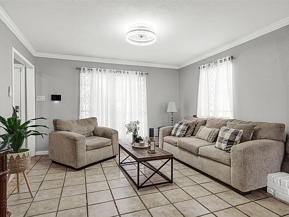 3rd image of 18014 Autumn Hills Dr