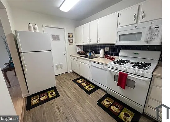 9200 Bridle Path Ln #K — Photo 7