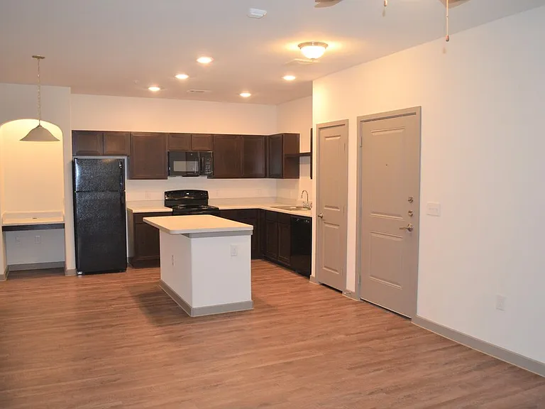 Majestic Ranch Apartment Homes — Photo 9
