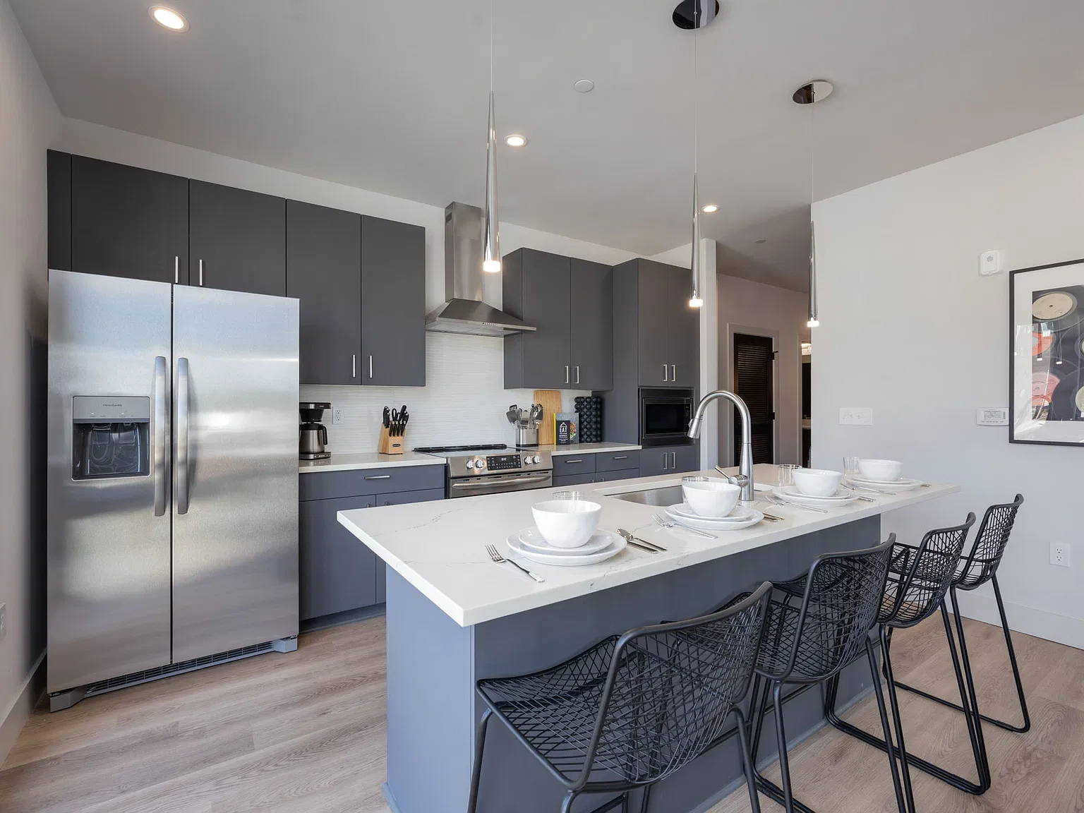 2 bed, 1105 sqft, $3,750 — Photo 2
