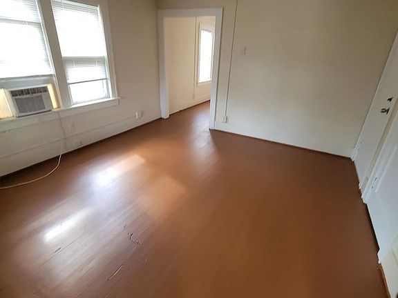 4th image of 212 S Oleander Ave Unit 4