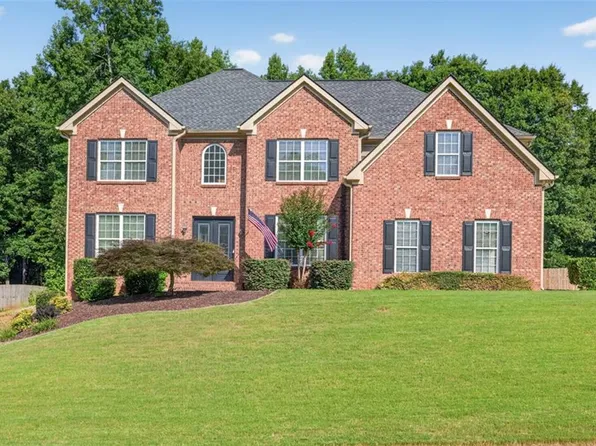 202 Prestwick Dr, Hoschton, GA 30548