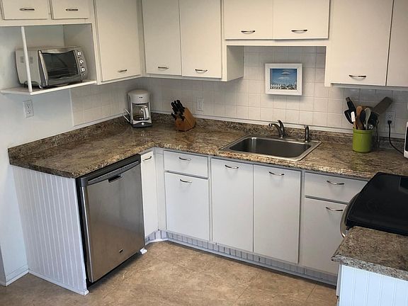 5th image of 3872 Riviera Cir #3874