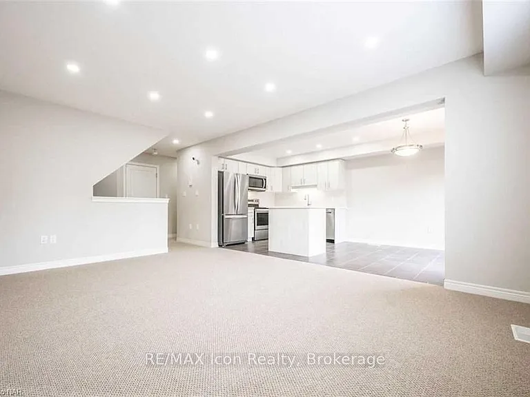 135 Acacia Rd — Photo 6