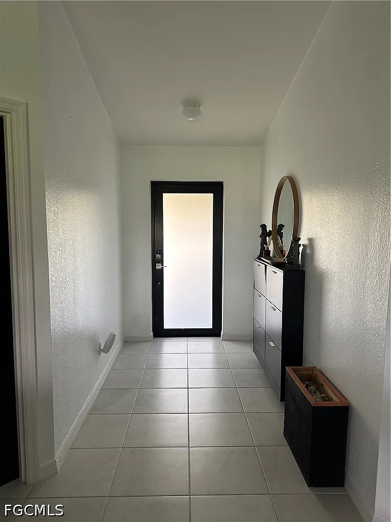 3 bed, 2.0 bath, 1469 sqft, $2,200 — Photo 4