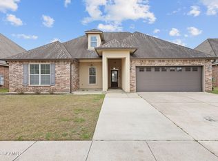 225 Woodhaven Rd, Youngsville, LA 70592