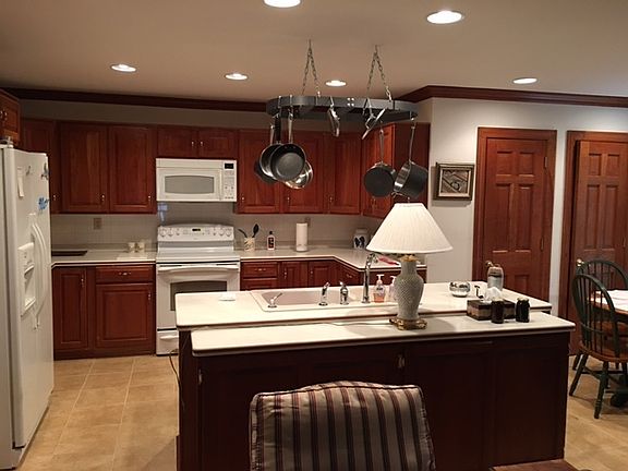 4th image of 629 N Park Dr