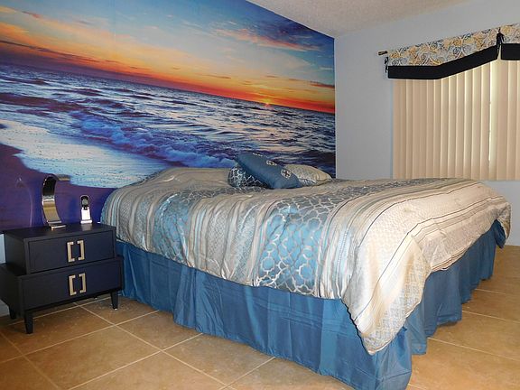 5th image of 1037 Newport Dr #H