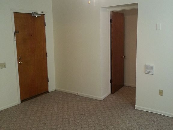 2nd image of 238 N Pine Ave APT 3D