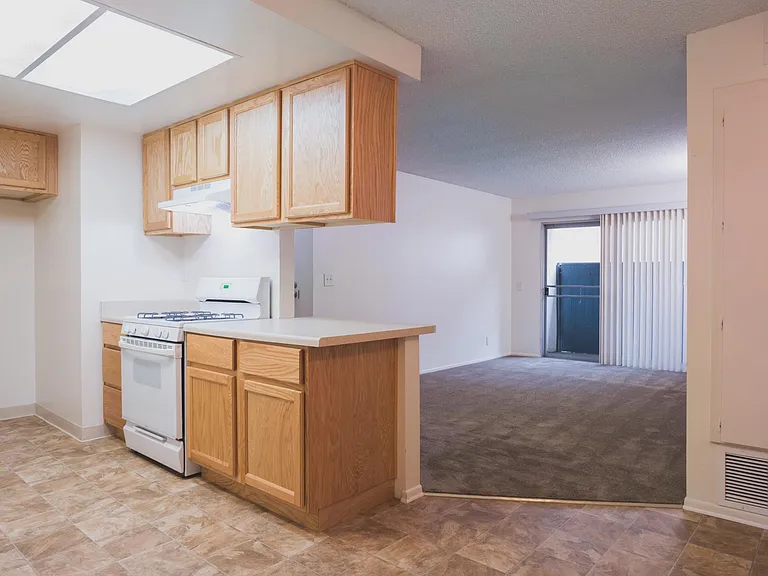 Del Ciervo Apartments — Photo 6