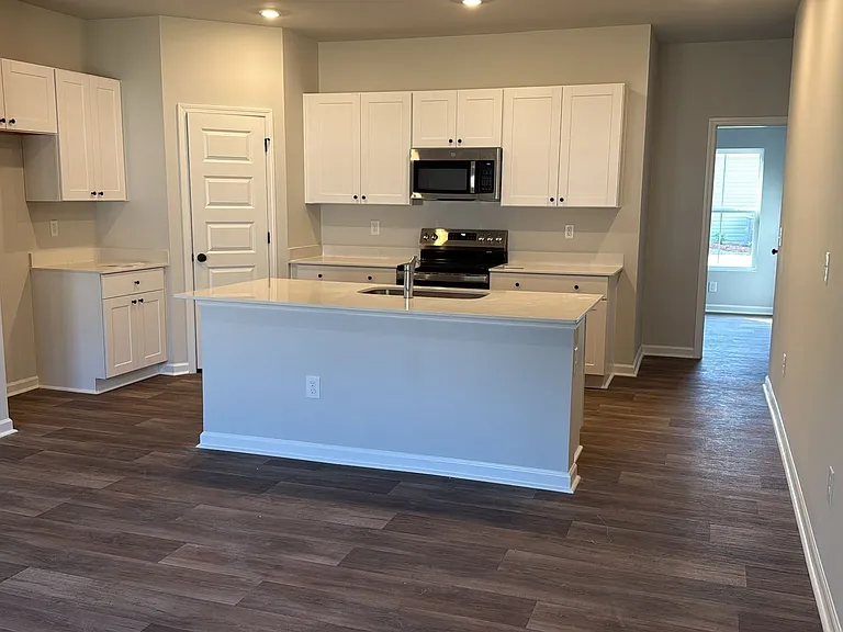 1016 Harbor Dr — Photo 2