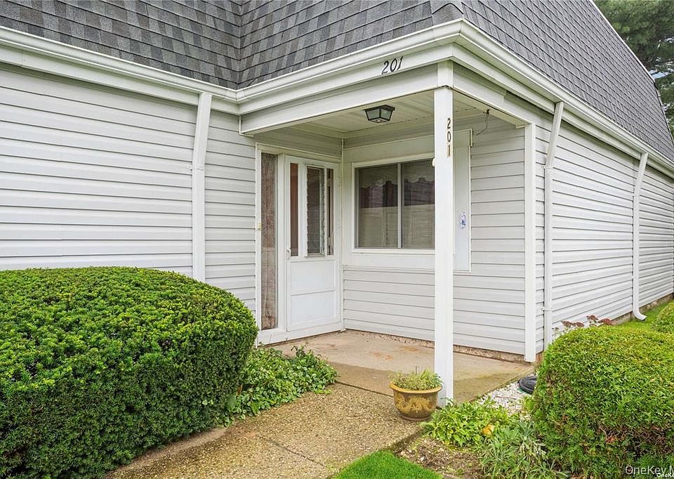 1st image of 201 Bentley Court E