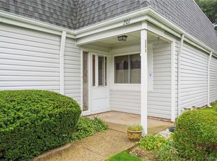 201 Bentley Ct E, Saint James, NY 11780
