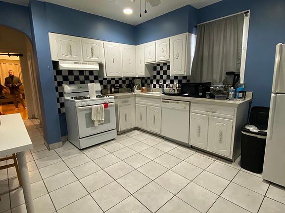 5th image of 815 N Damen #1001