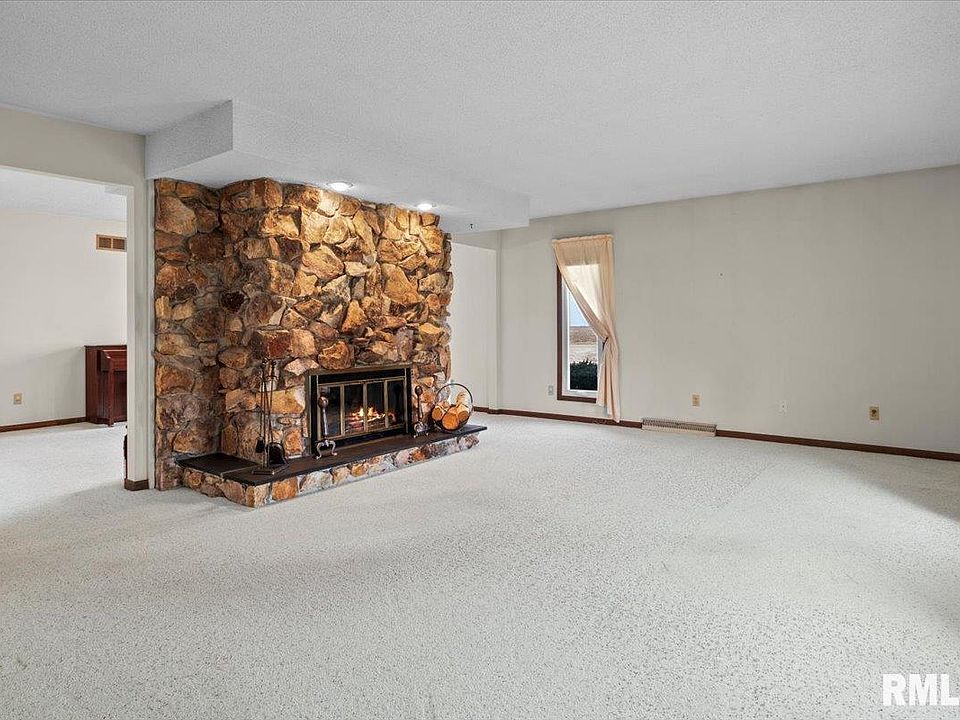 508 Red Bud Ln, Auburn, IL 62615 | Zillow