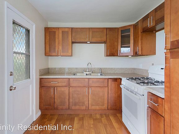 4th image of 504 W L St #11520959