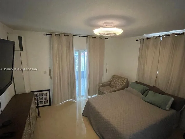 4920 SW 27th Ave — Photo 8
