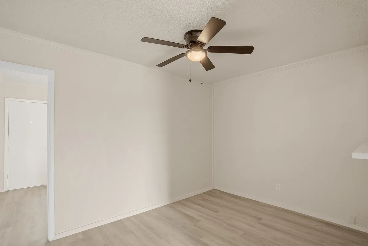 Building Photo - 5055 Ridglea Ln #1104